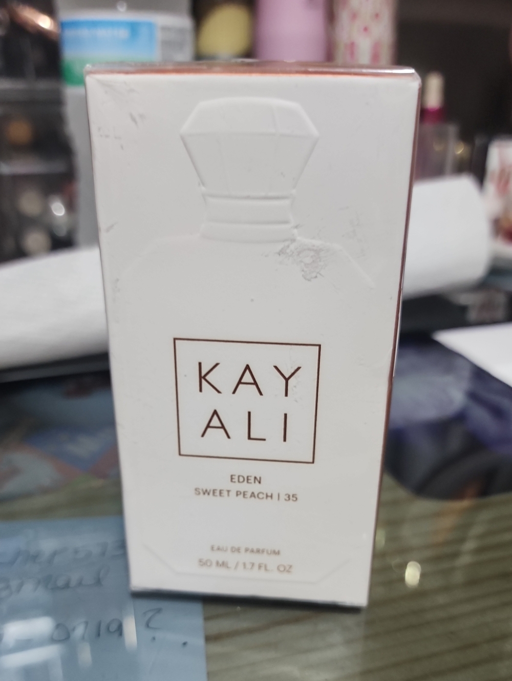 Kayali Eden Sweet Peach 35 Eau de Parfum - White & Rose Gold Box
